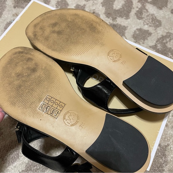 Michael Kors Alice Thong Leather Sandals Like New - Picture 4 of 5